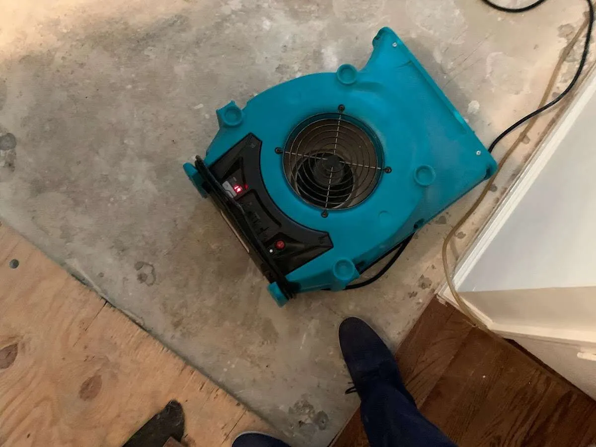 Air mover drying subfloor during Leak Detection & Repair in Salem